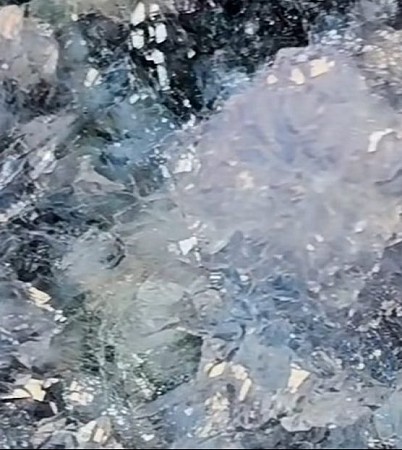 Crystal blue geschilderd door Gemstones-Art